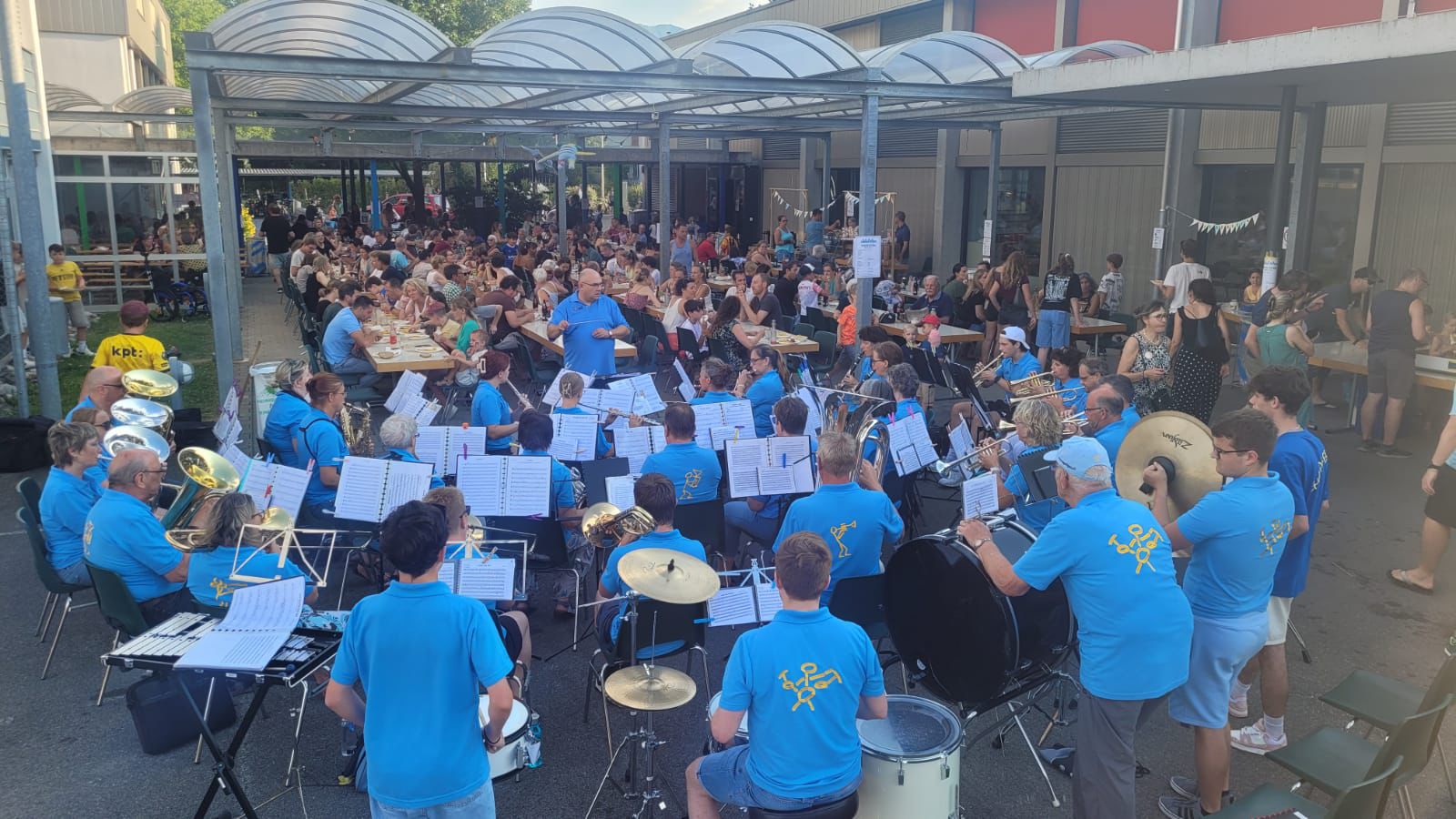 MGU Platzkonzert aus Sicht von hinten