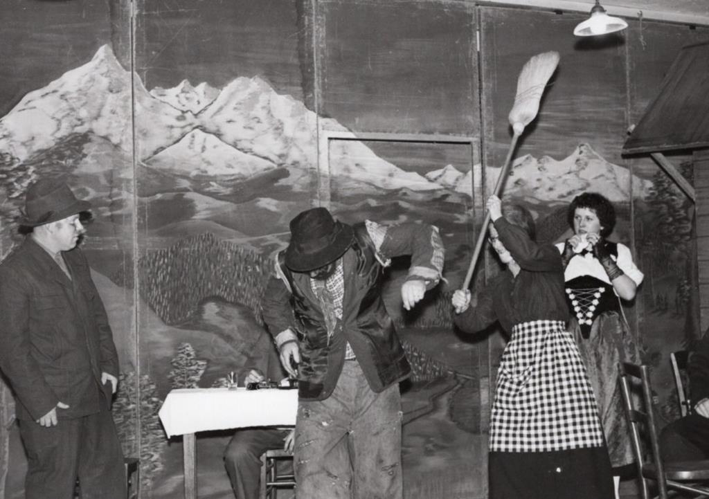 Theaterszene aus "Chorbflicker Rosi"