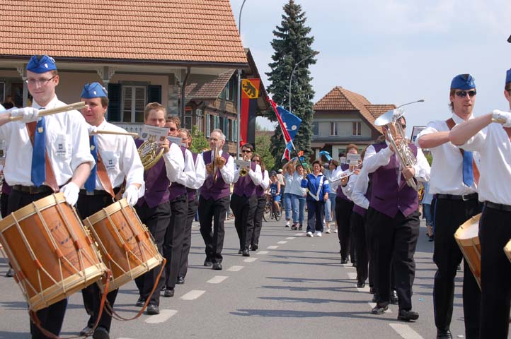 MGU auf der Marschmusik (von vorne zwischen zwei Reihen fotografiert)