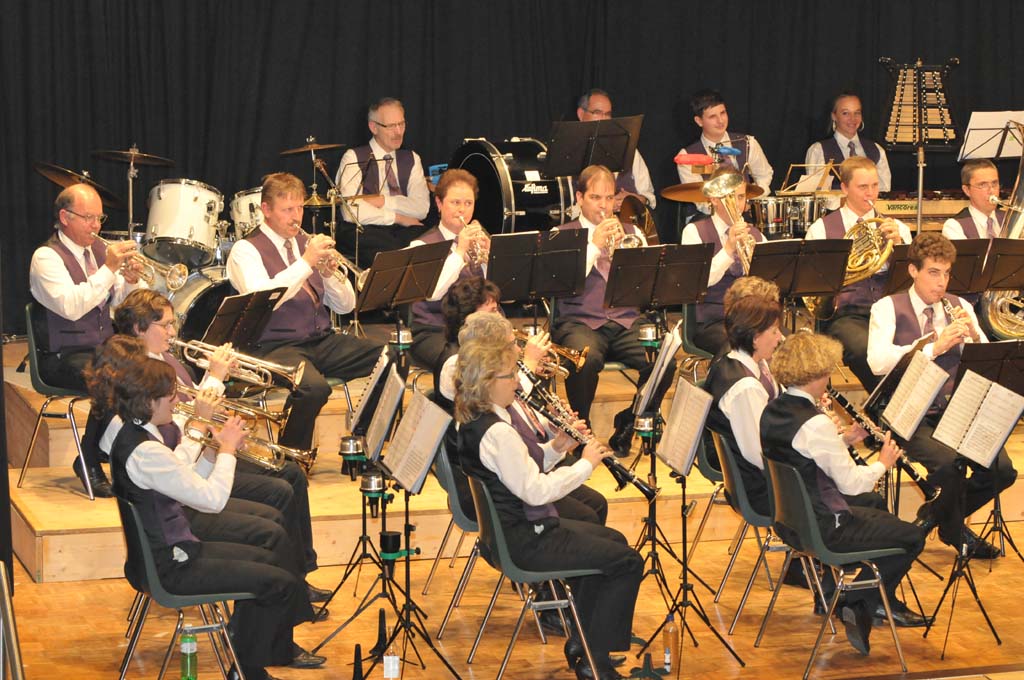 Kleines Instrumentenregister auf der Bühne.