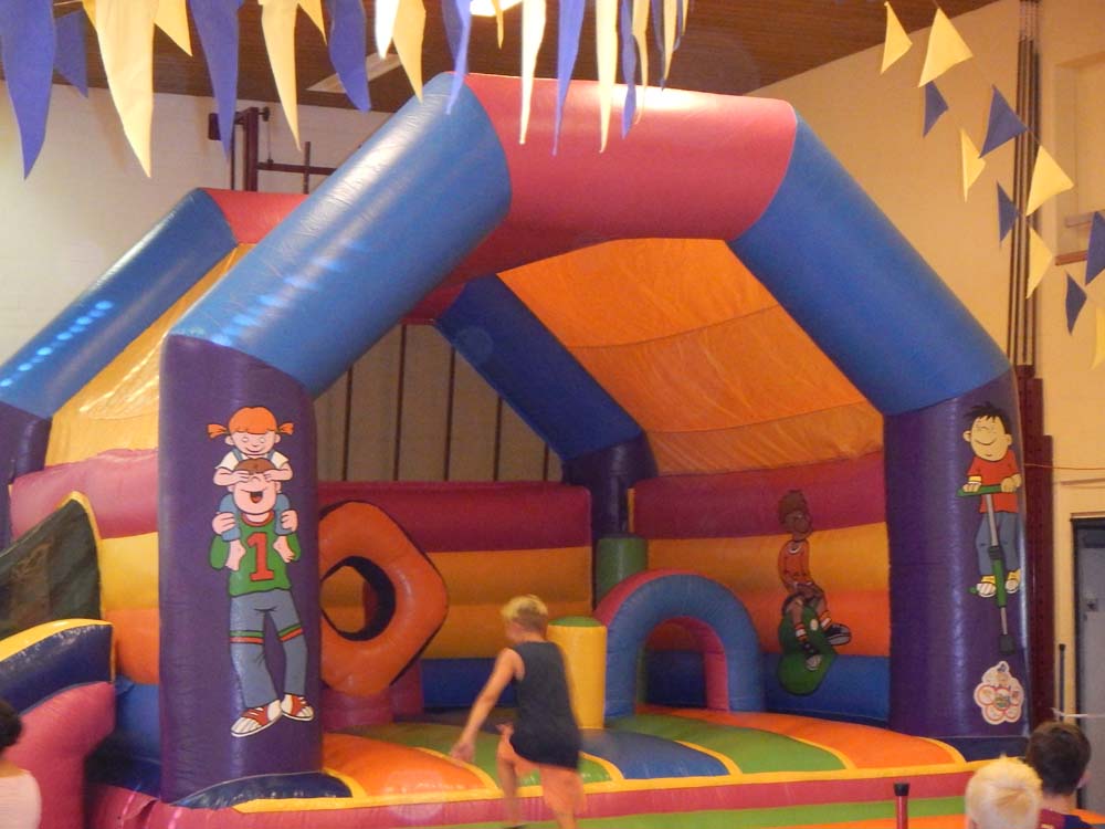 Hüpfburg in der Turnhalle.