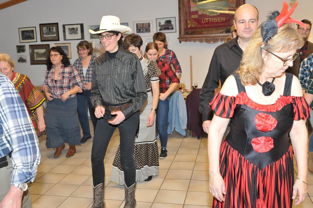 Die MGUler über Square-Dance.
