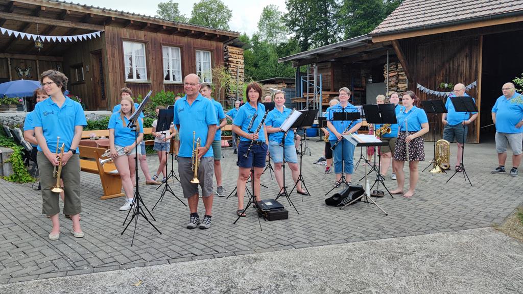 Die Musikgesellschaft wartet auf ihren Einsatz.